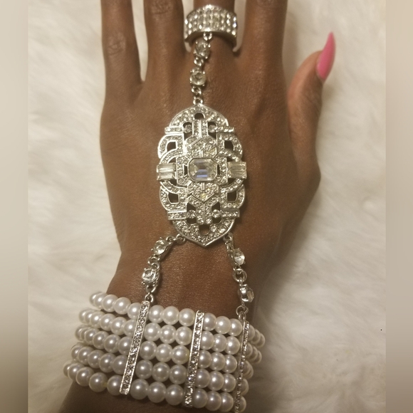 Finger Ring Hand Pearl Bracelet - Picture 2 of 2